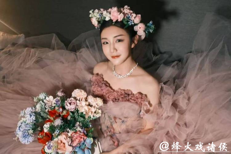 陈梦生日化身“花仙子”，灯光秀点亮30城，本色出演电视剧获好评